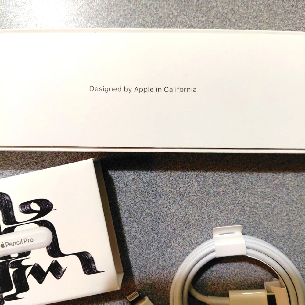 Apple Pencil Pro & Apple White Lightning Cable for Cell Phones & Accessories
